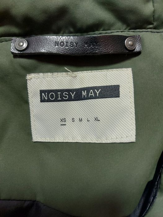 Geaca puffer cu gluga