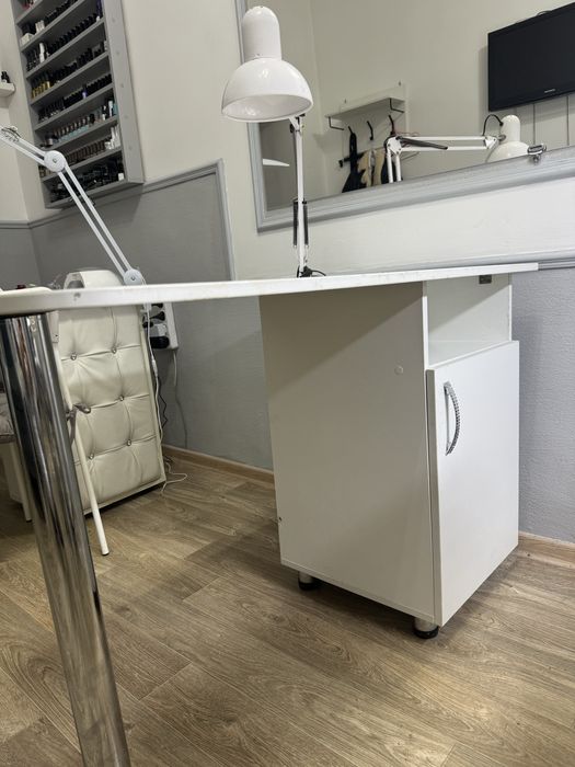 Продам маникюрный стол