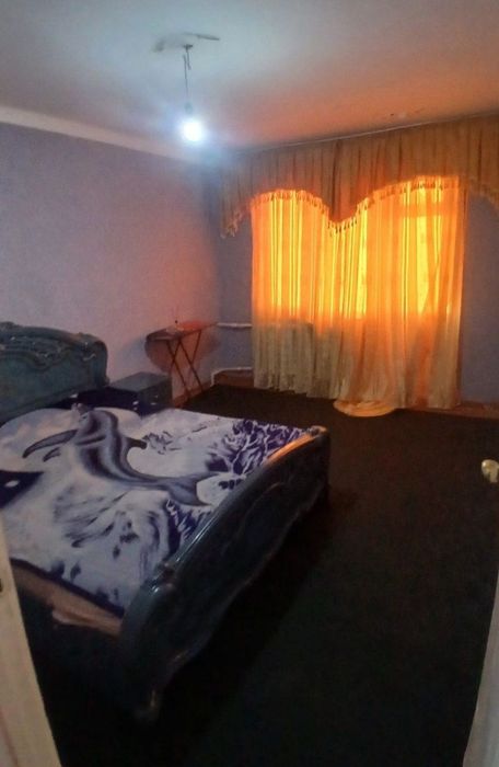 Chevarda 4 xonali uy sotiladi