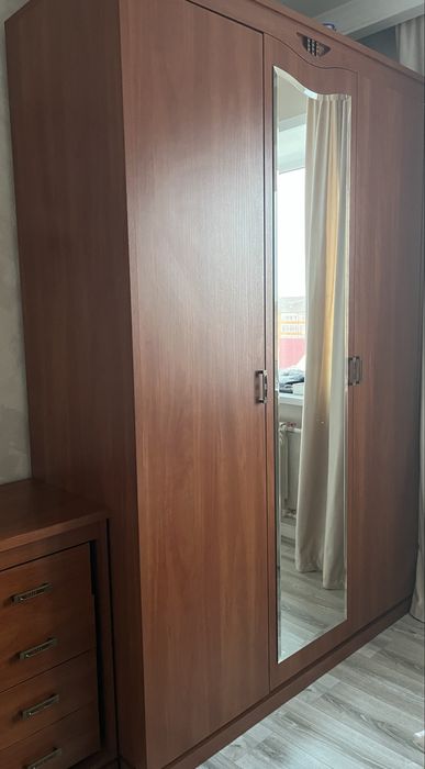 Продается спальный гарнитур