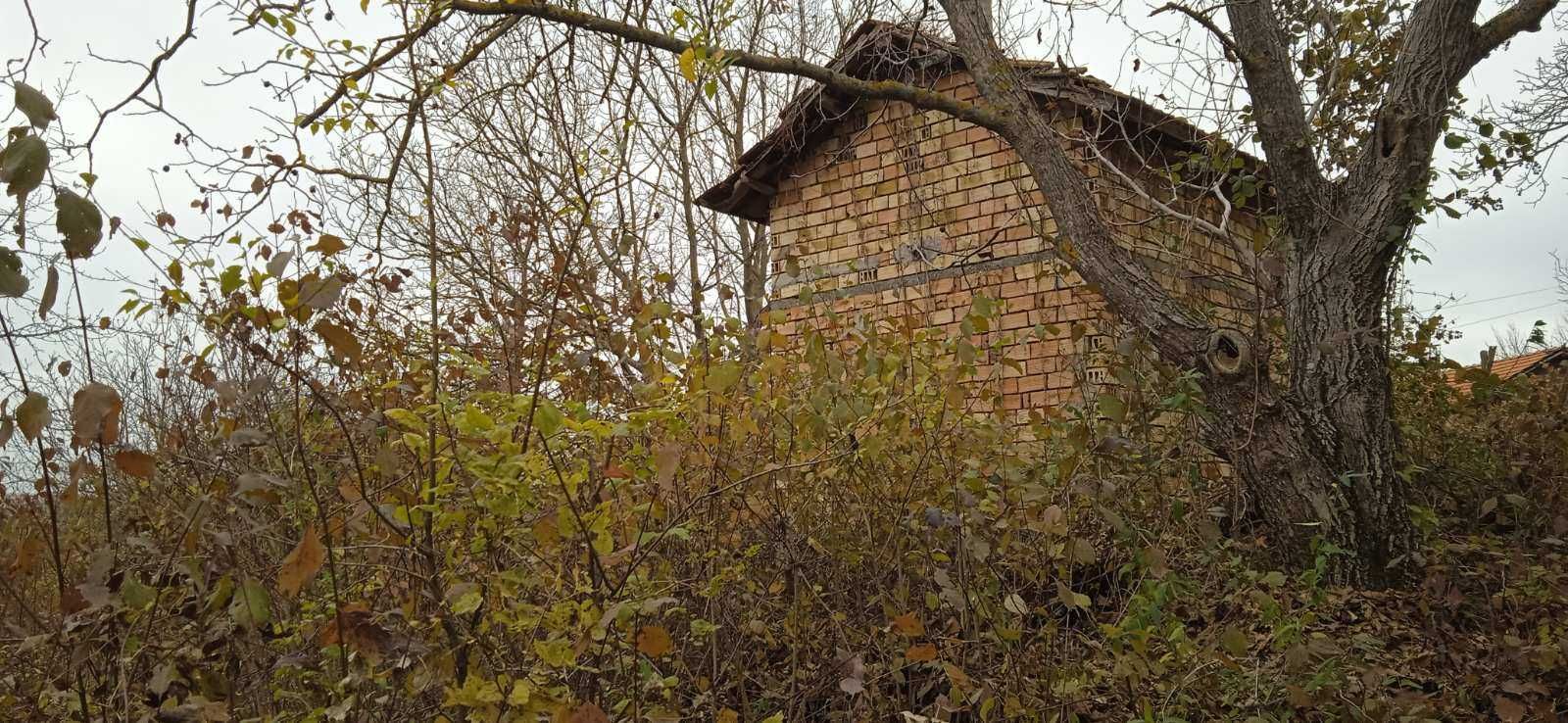 Вила с двор - 1 дка