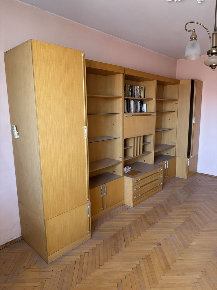 Стари запазени мебели