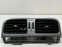Grila ventilatie bord centrala Volkswagen Polo 5 facelift (2014-2017) 6RF819728