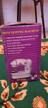 Продам мини швейную машинку