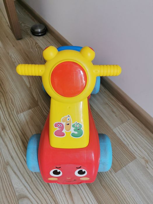 Vand bicicleta cu roti si sunete pe cornite