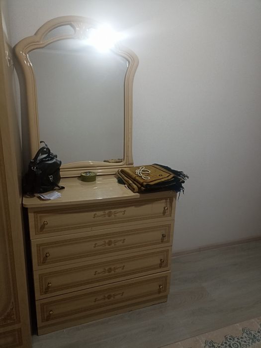 Продам спальный гарнитур