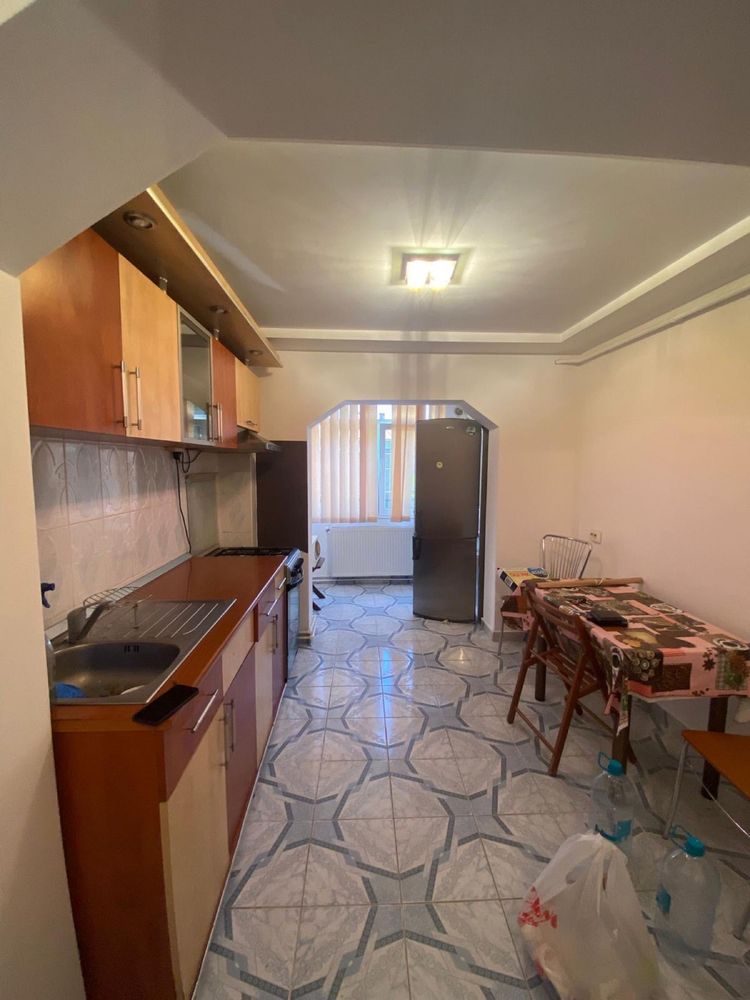 Inchiriez apartament