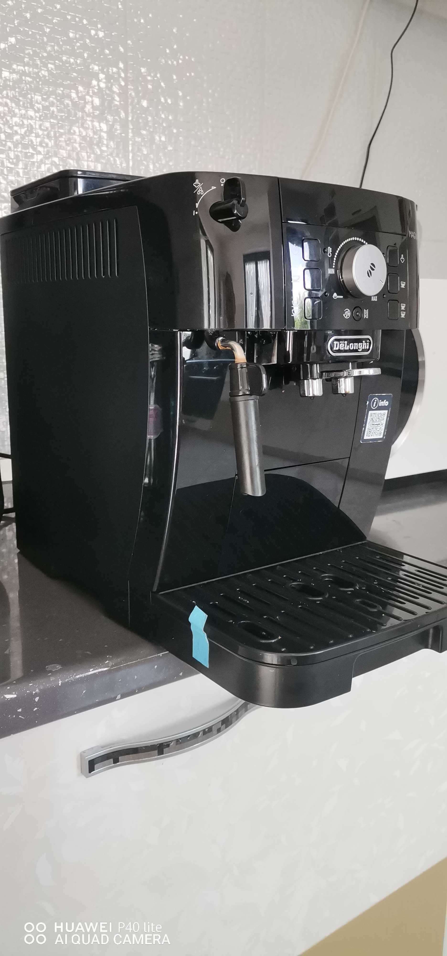 Vând expresor De'Longhi Magnifica