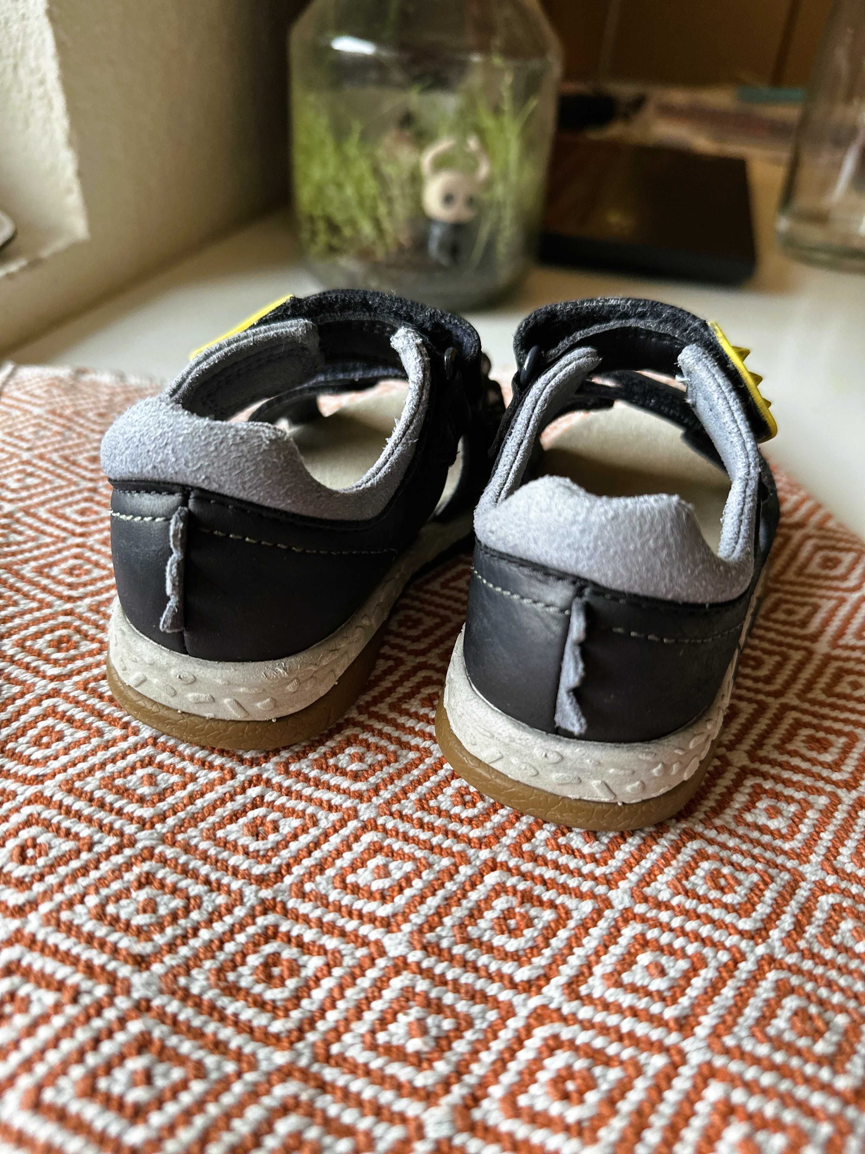 Кожени сандали Clarks 23