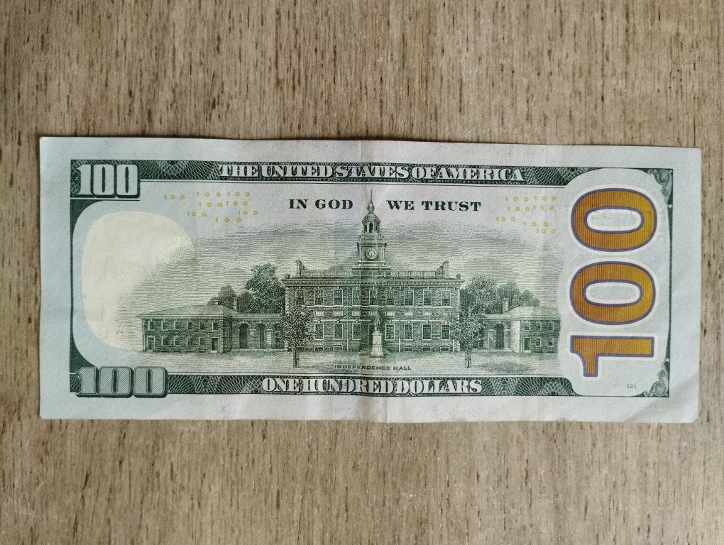Сто долларовая банкнота