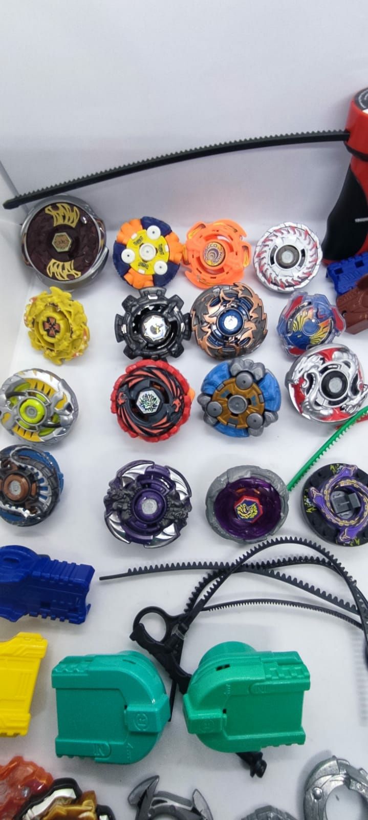 Lot Beyblade titireze si mini arena