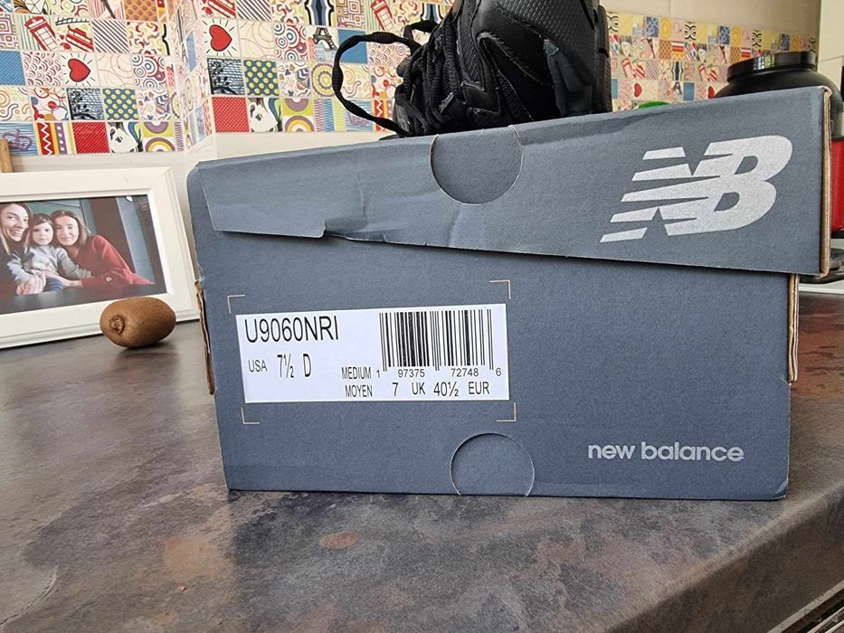 Adidasi new balance 9060