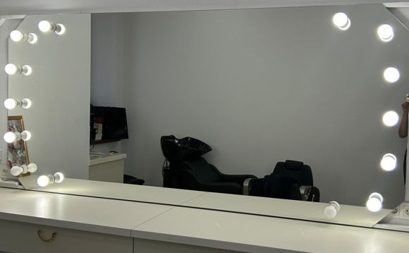 продаётся зеркало для салона красоты, с подсветкой