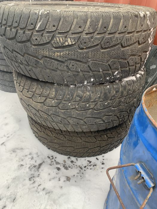 Продам зимнию резину 225.55.r17