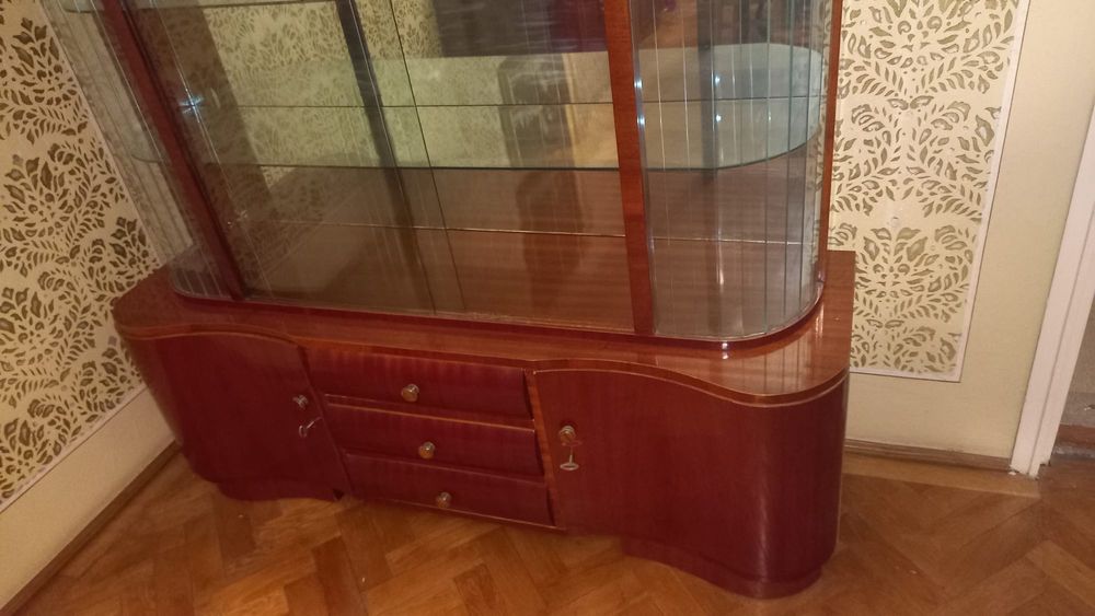 Vand vitrina superba din lemn de cires