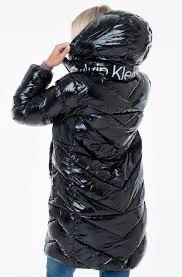 Дълго зимно яке с лъскав ефект