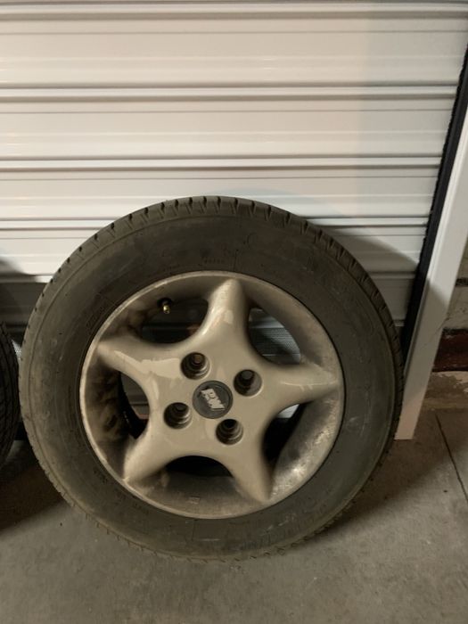 Гуми с джанти Ford fiesta 13 цола