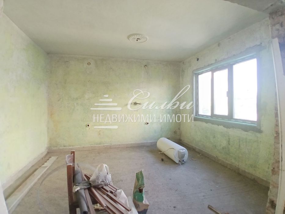 Етаж от ТУХЛЕНА къща на плоча с ГАРАЖ – кв. Добруджански.