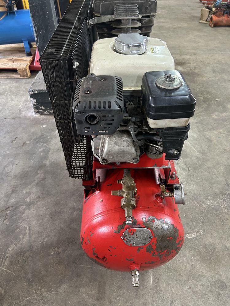 Compresor pe piston motor pe benzina