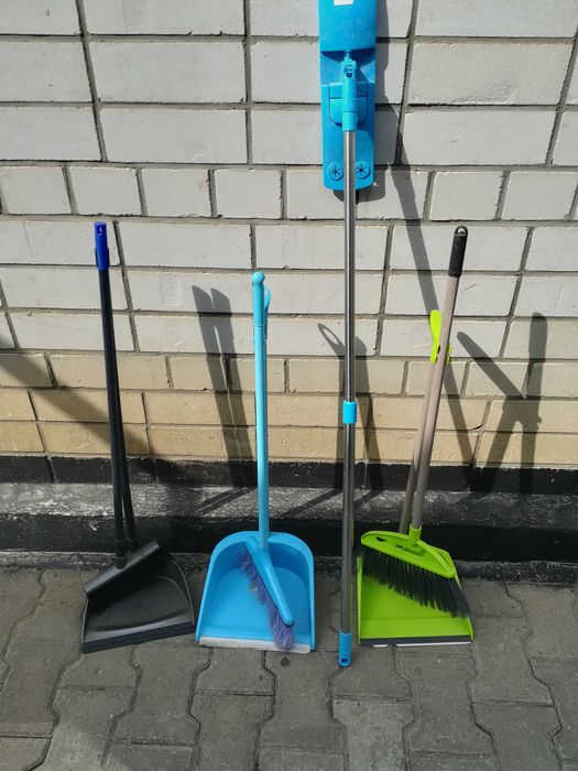 Веники, савочки, швабры