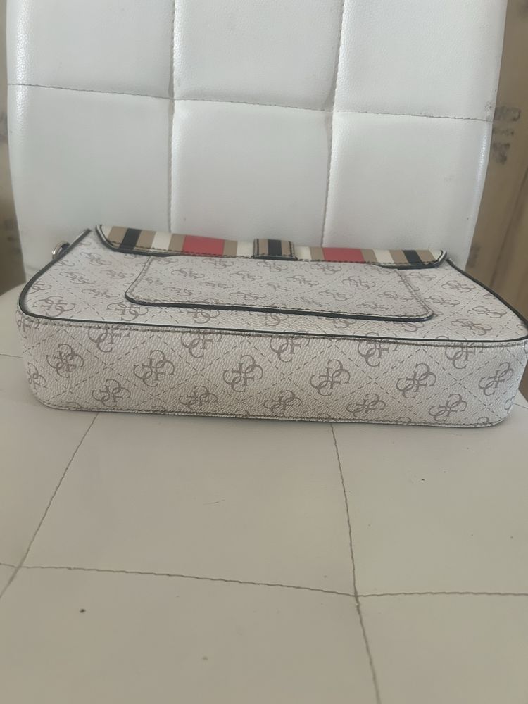 Дамска Чанта Guess