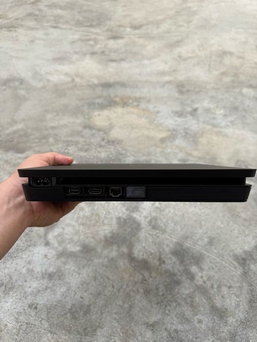 Playstation 4  SLIM 500gb  6ta uyin bor