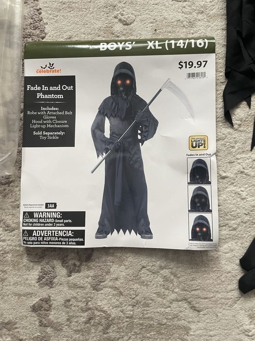 Vand costum de Halloween pentru copii