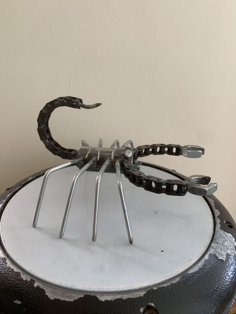 Scorpion din metal