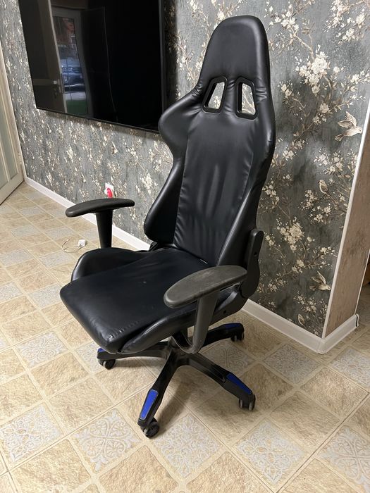 Продается игровое кресло в хорошем состоянии