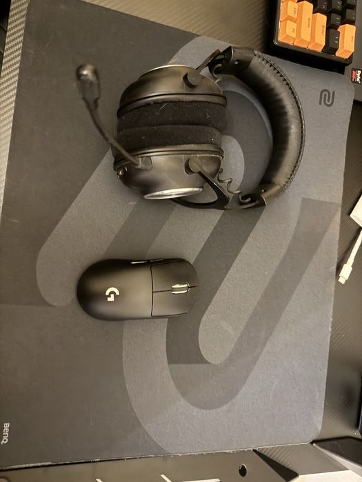 Mouse G Pro X Superlight 2 + BONUS casti Logitech G Pro X (prima vers)