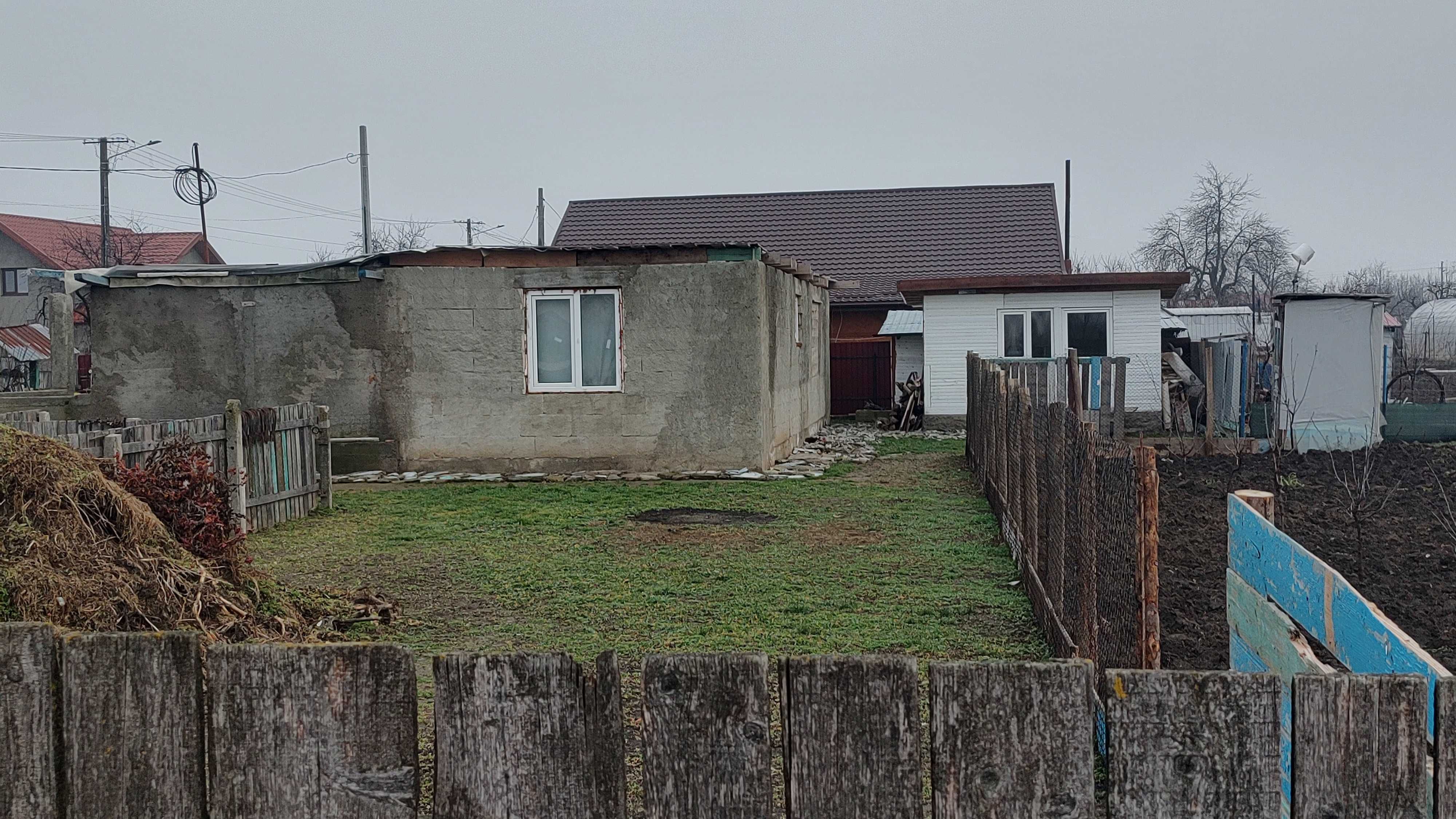 Casă + teren intravilan 1500 m2 Țuțora Tomești persoană fizică.