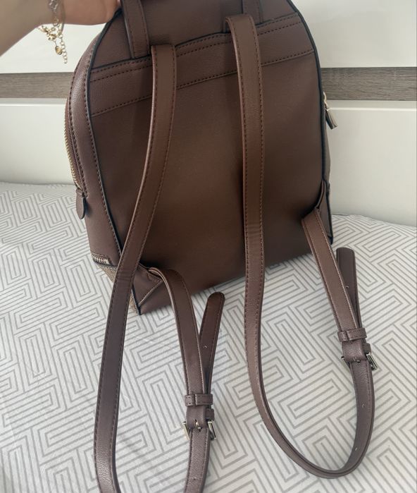 Дамска раница Guess