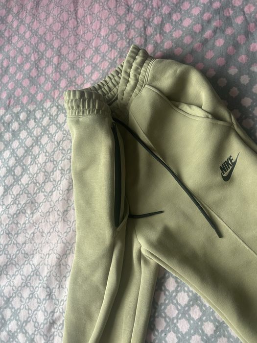 Nike tech  дамска долница размер ХS . Носена веднъж .Отлично състояние