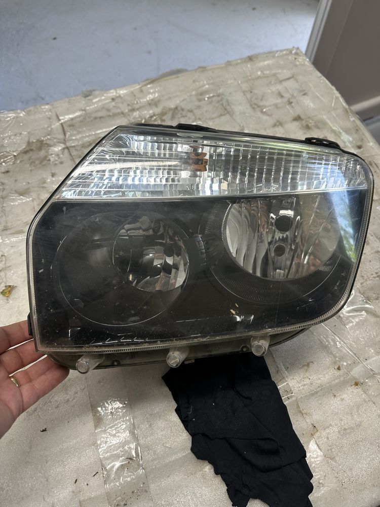 Far stanga dacia dister 1.