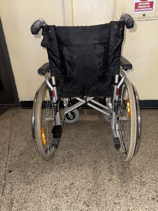Carut scaum medical rulant batrani dizabilitati (ca nou)