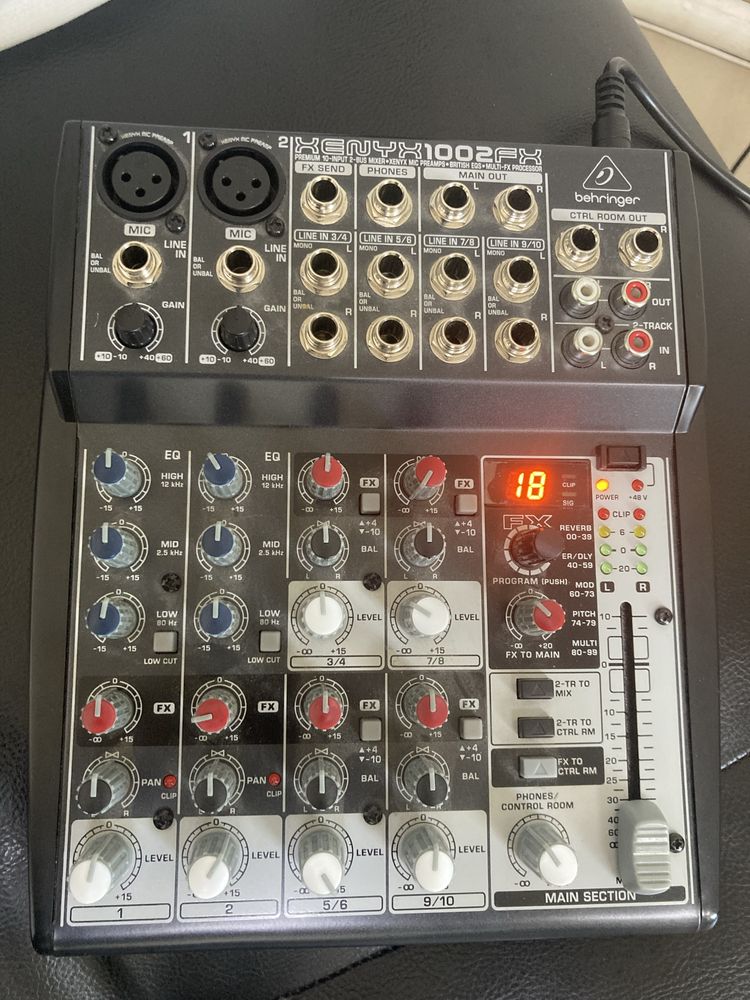 Микшерный пульт Behringer Xenyx 1002 FX