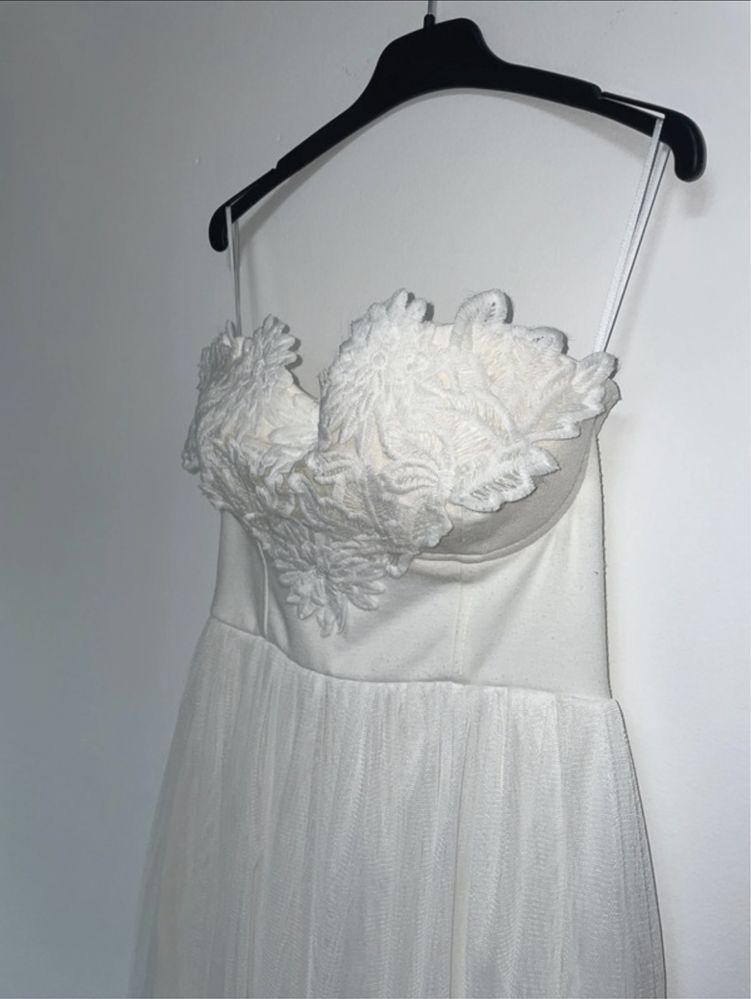 Rochie albă elegantă