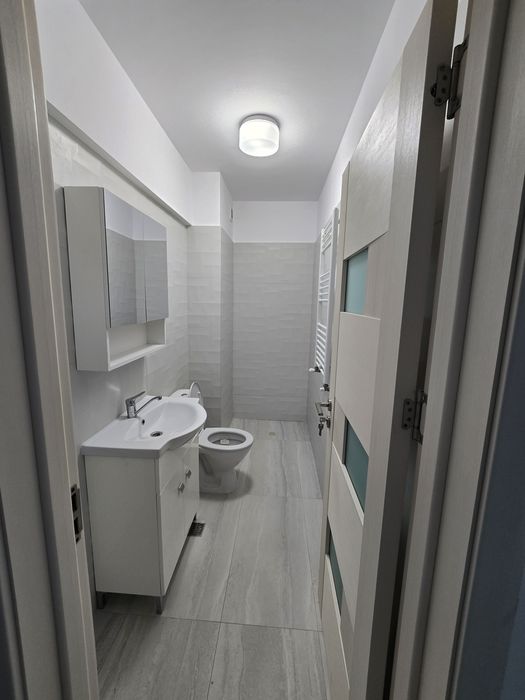 Inchiriez apartament 3 camere