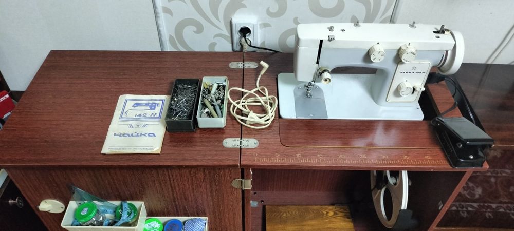 Швейная машинка "Чайка-142"