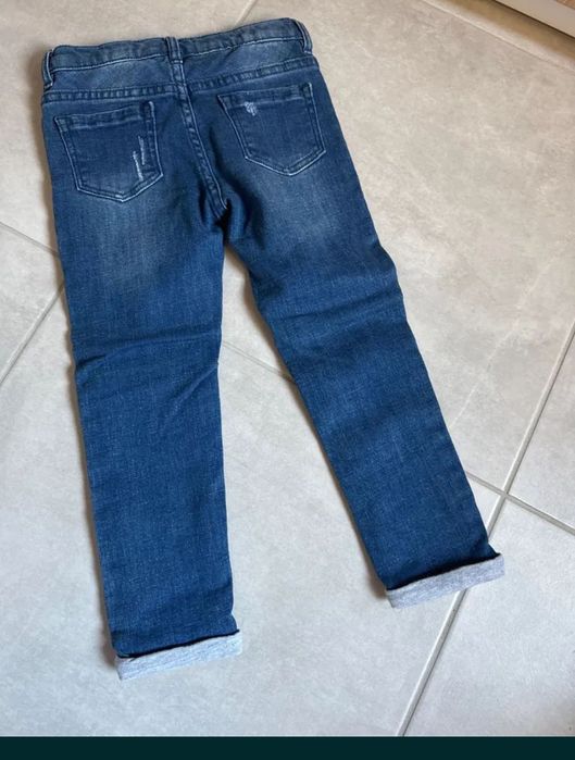 Детски дънки на Guess