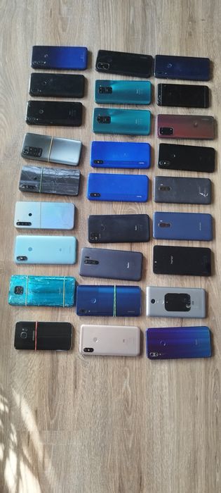 Telefoane mobile diferite modele pentru piese