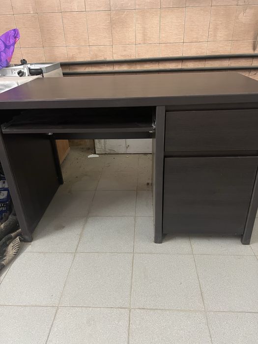 Продам писменный стол в отличном состоянии