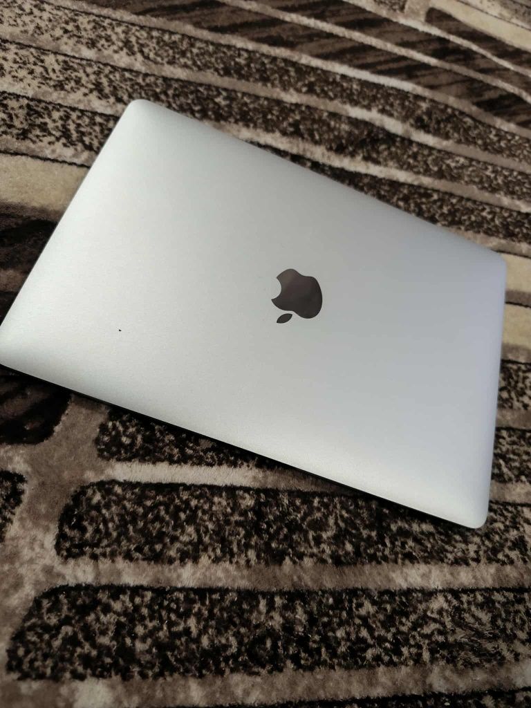 MacBook 8RAM 512G
