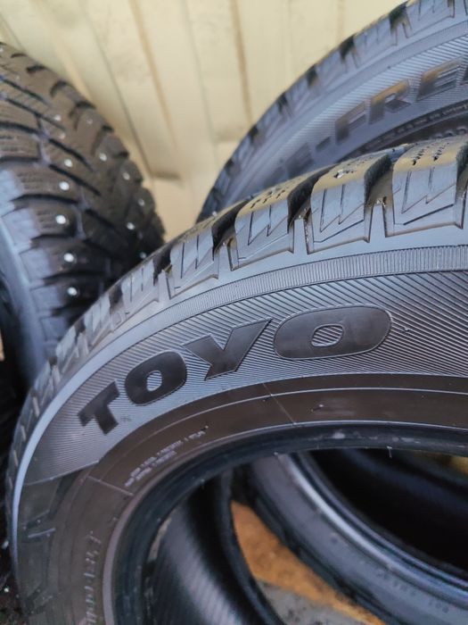 Резина TOYO шипы 235 60 размер 18!