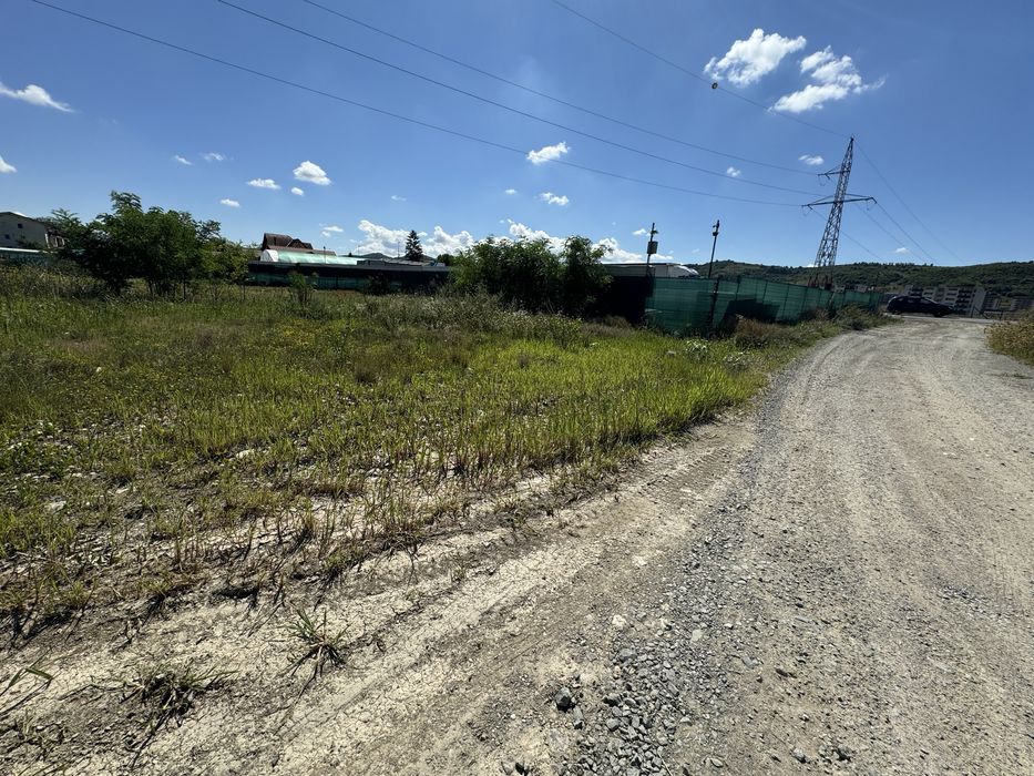 Inchiriez  parcare si container la iesirea din Floresti