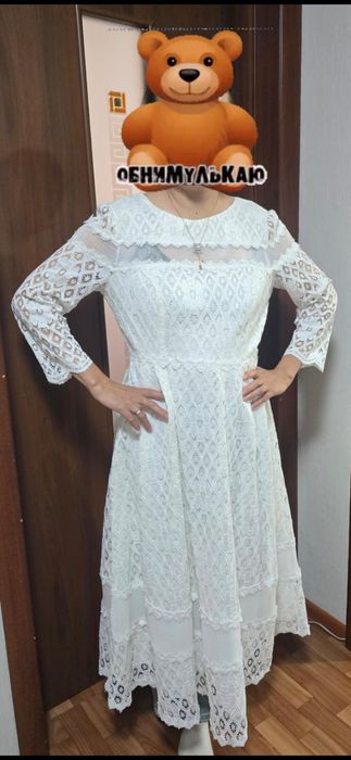 Продам платье белое, нарядное