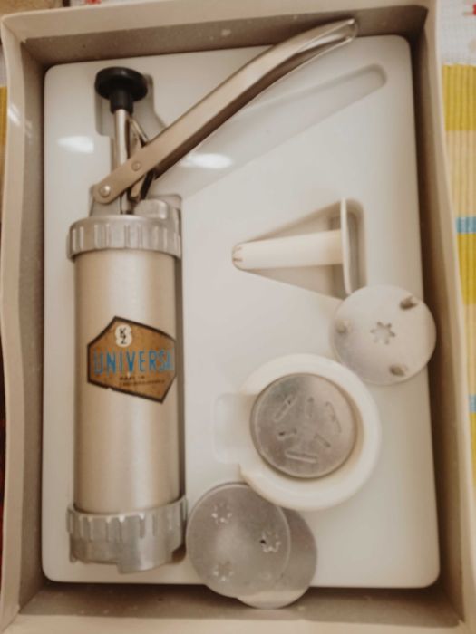 Универсална преса за тесто