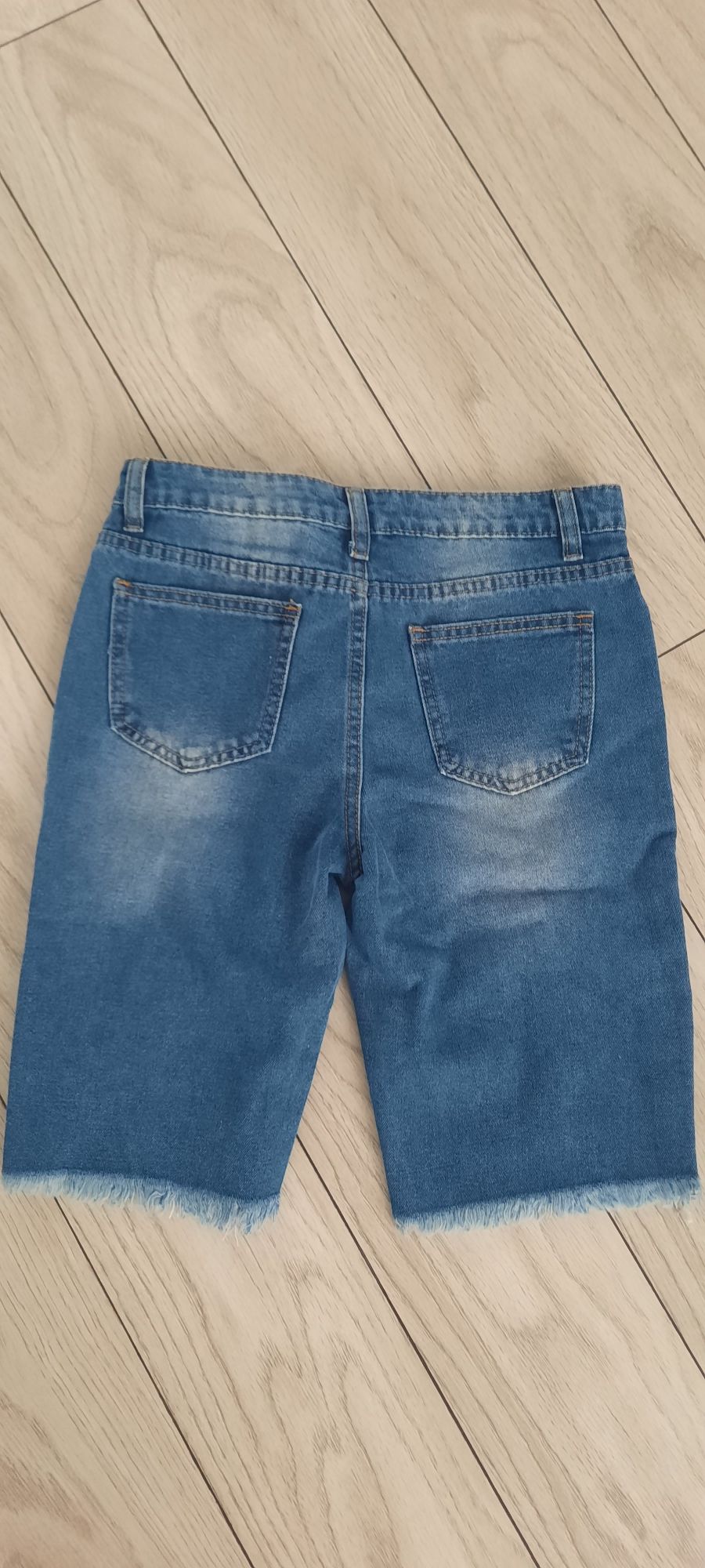 Pantaloni scurți noi