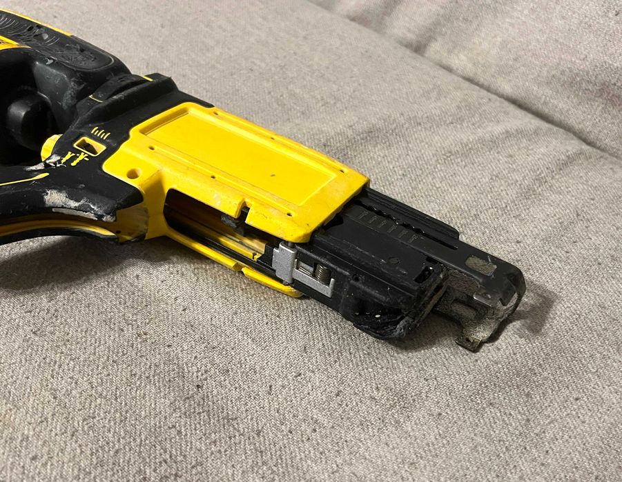 Surubelnita DeWalt DCF620 XR 18V cu magazie DCF6202, functionala