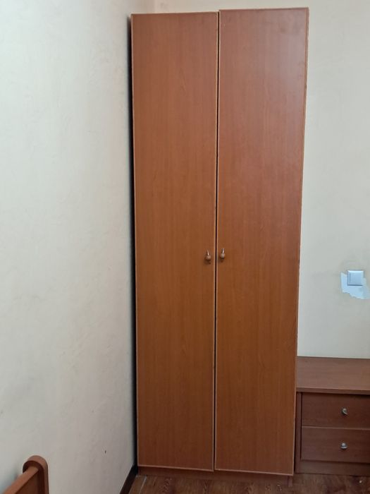 СРОЧНО! Шкаф, тумбочки, кровать без основания